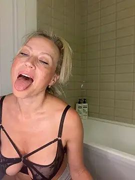 Elle_Milfa live cam on StripChat