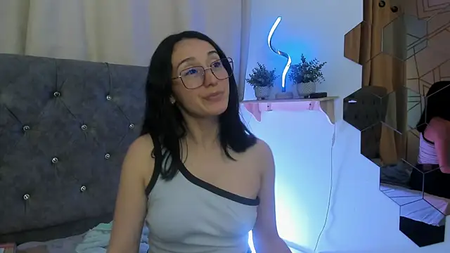 Ginevra_esposito live cam on StripChat