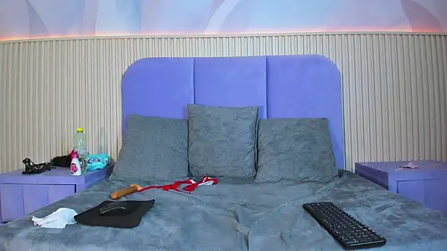 Scarlett_Aura live cam on StripChat