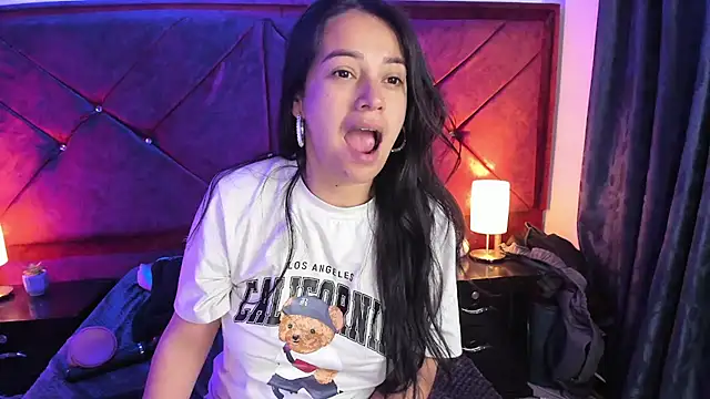 Julietacollins06 live cam on StripChat