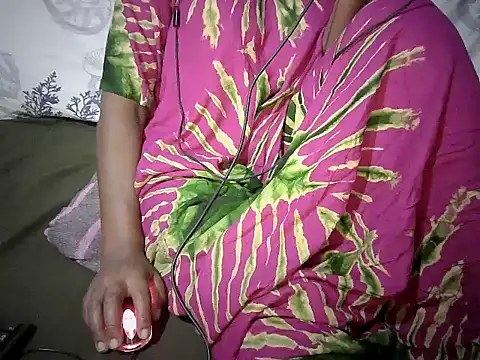 bigclit20255 live cam on StripChat