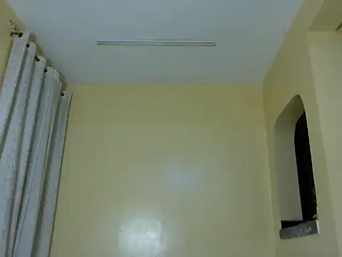 naughty-ebony1 live cam on StripChat