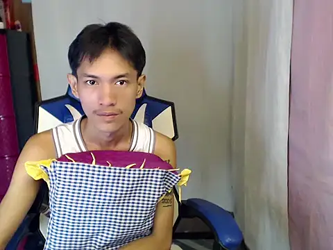 riks_tyler live cam on StripChat