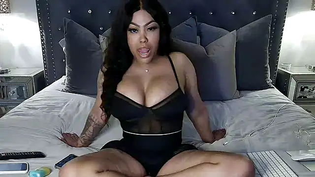 LaceyDuValle13 live cam on StripChat