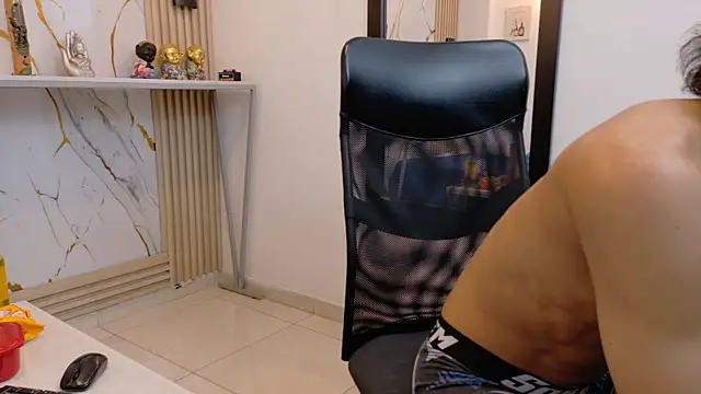 Zayn_Fox32 live cam on StripChat