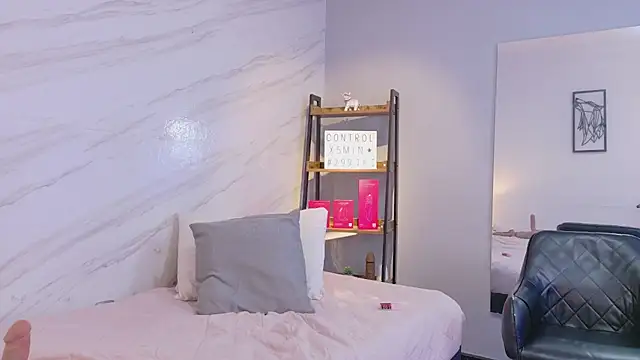 mia_gold_ webcam