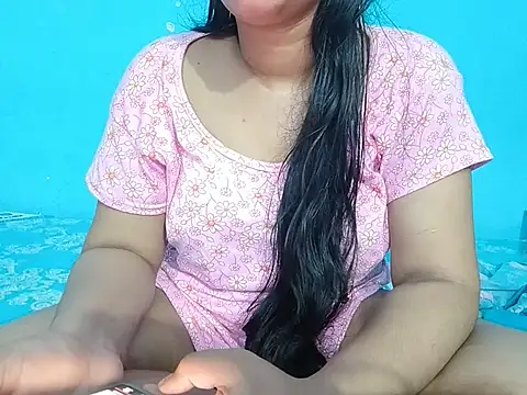 Adhiti_1 live cam on StripChat