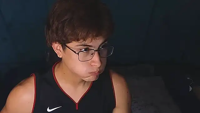 Aaron_Eze webcam