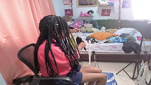 thianahorny's live room