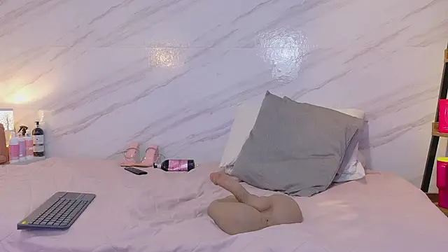 mia_gold_ webcam