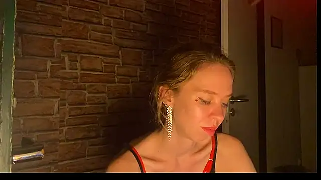ElizaStorm live cam on StripChat