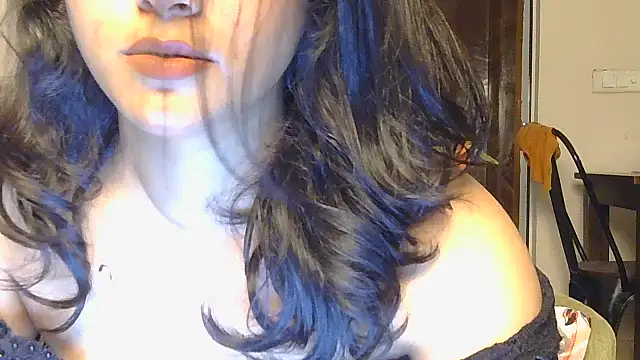Naira_fit live cam on StripChat