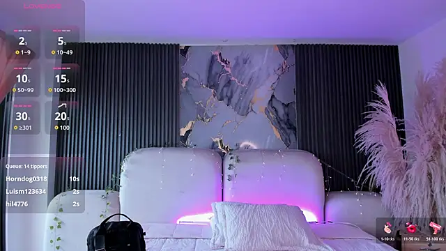 CarolineFyre webcam