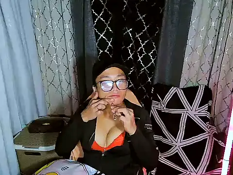 YourNikkieXxx webcam