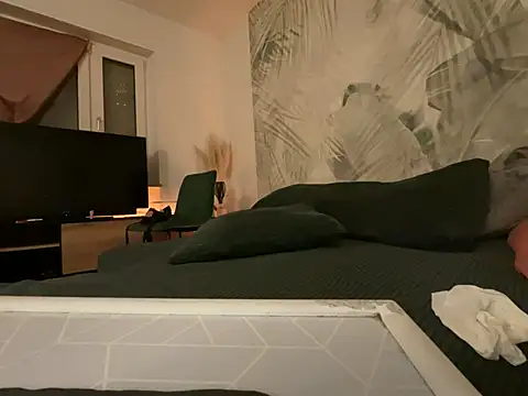 paulina___xoxo live cam on StripChat