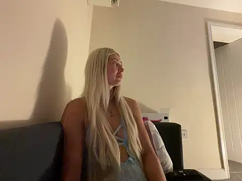 blondeychiaraxo webcam