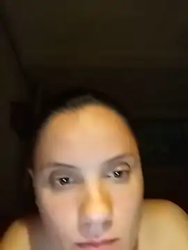 adrienn01 live cam on StripChat