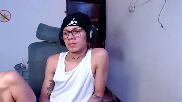 andy_dan18 live cam on StripChat