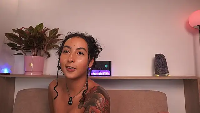 agatha_collins_ webcam