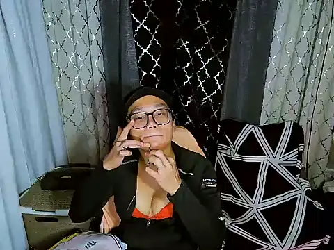 YourNikkieXxx webcam
