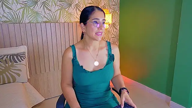 Sunny_River live cam on StripChat