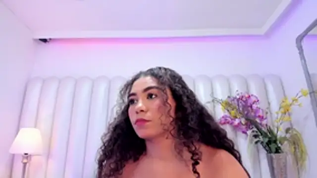 CamilaCastillo live cam on StripChat
