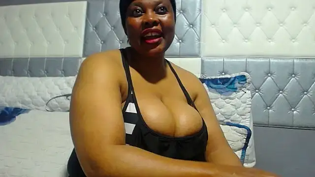 SEXYBUSTYEBONYXX live cam on StripChat