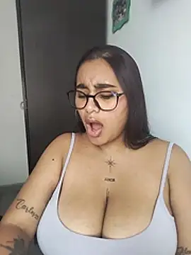 Mia_skyy18 live cam on StripChat