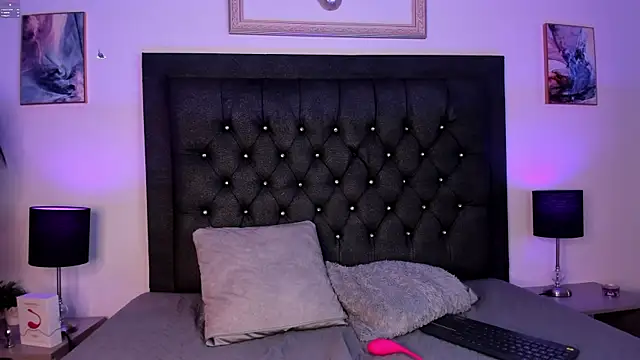 Mia_ink1111 webcam