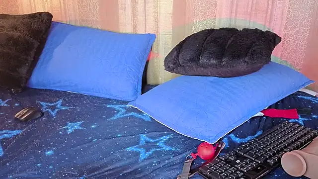 MishaKinki live cam on StripChat