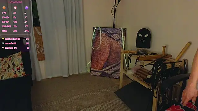 laracroftmansion live cam on StripChat