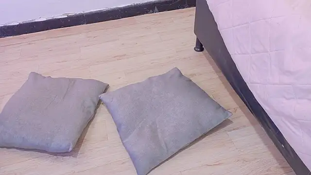 mia_gold_ webcam