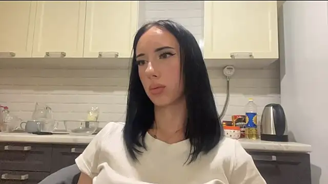 IsabellaQiueen live cam on StripChat