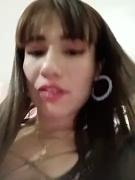 _Luna_Blooms live cam on StripChat