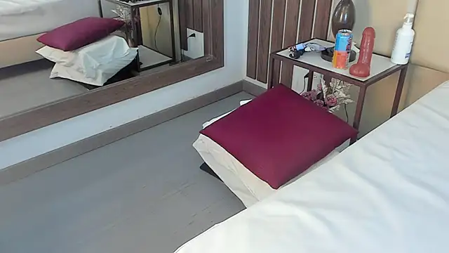 naomi_sinner webcam
