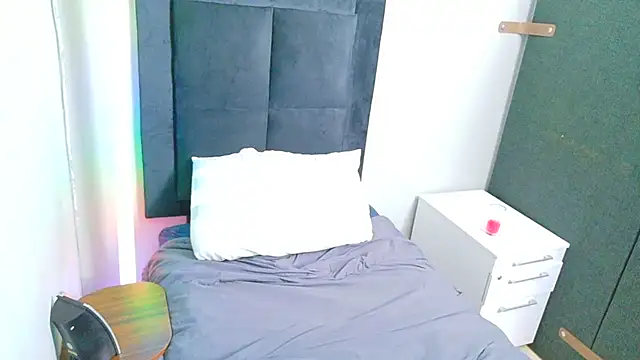 SpicedDove live cam on StripChat