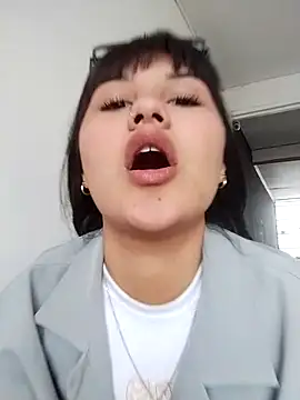 Emily-7 live cam on StripChat
