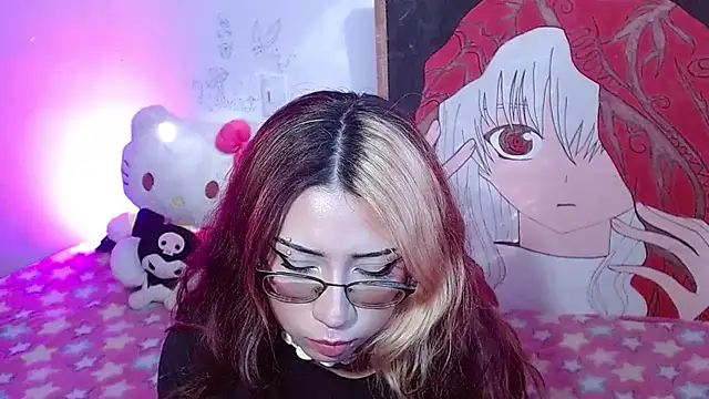 kittymiauu444 live cam on StripChat