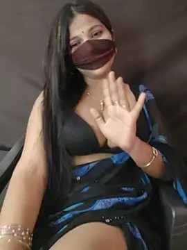 Shaniyaloveyou32 live cam on StripChat