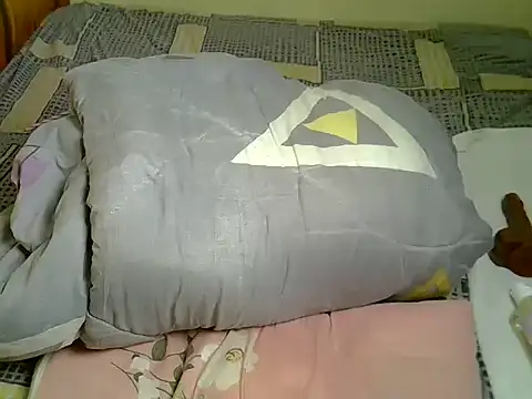 Pearl_petite webcam