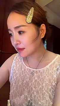 momoli60 live cam on StripChat