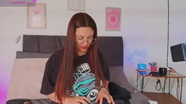 samm_curvy