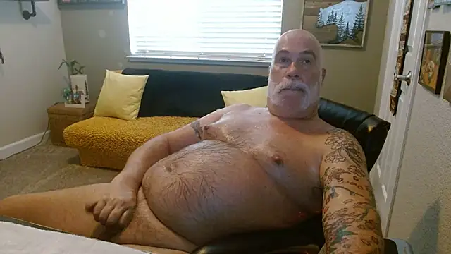 musclebearnips live cam on StripChat