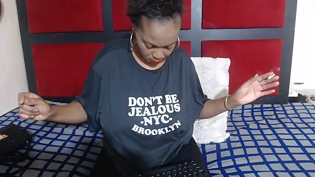MaximTease24 webcam