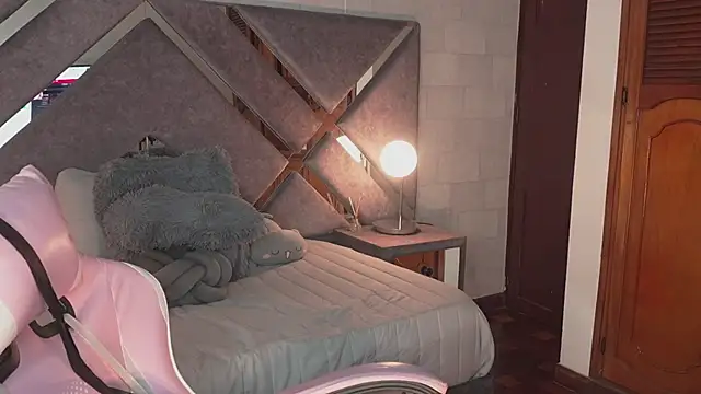 naomi-gray - Naomi-Gray's free webcam - UK Sex Cams