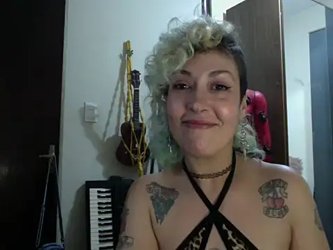 MariLouM live cam on StripChat