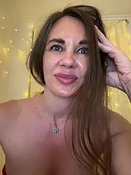 LucieMack live cam on StripChat