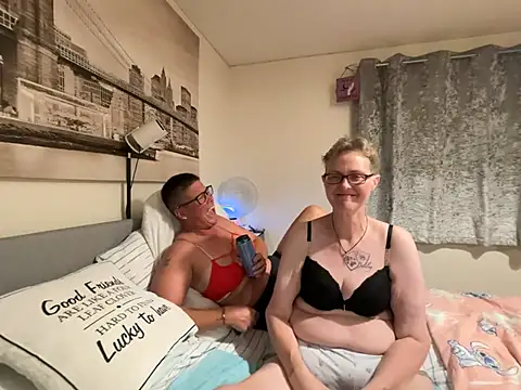 Curvy-Jinx webcam