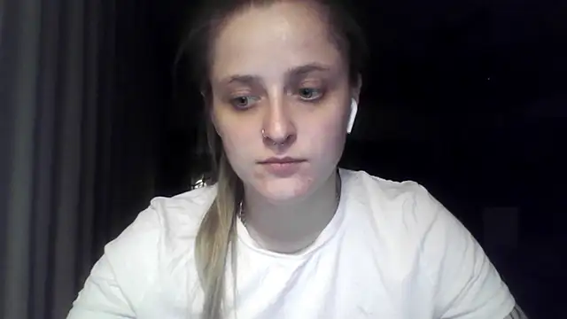 LeaWetGirl live cam on StripChat