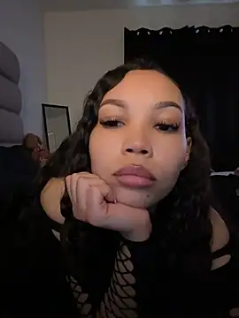 nikkiloveee